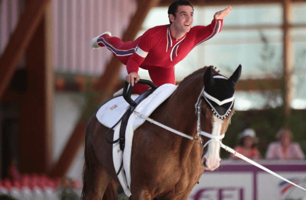 What are the benefits of vaulting for both horse and rider?